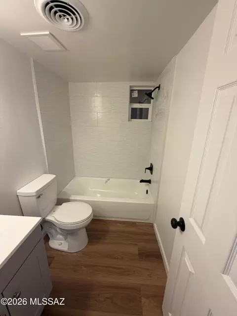 Bath - 4758 E 26th St, Tucson, AZ 85711 photo 3 of 3
