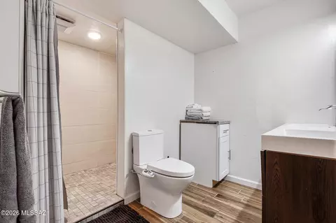 Bath - 8128 E 4th Pl, Tucson, AZ 85710 photo 2 of 6