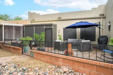 597 W Union Bell Dr, Green Valley, AZ 85614