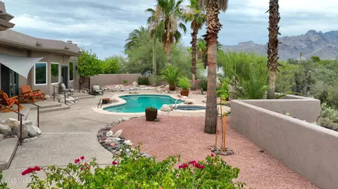 1430 Entrada Trece, Tucson, AZ 85718