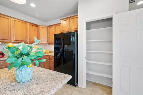 Kitchen - 14037 E Cariole St, Vail, AZ 85641 photo 8 of 8