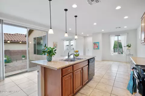 Kitchen - 14037 E Cariole St, Vail, AZ 85641 photo 7 of 8