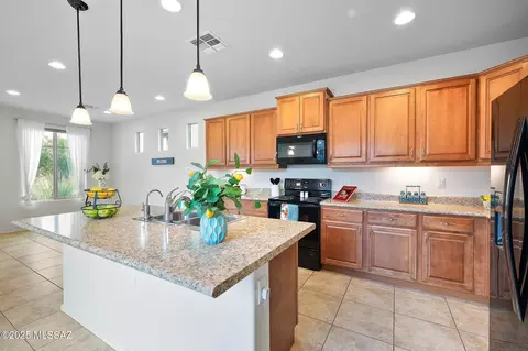 Kitchen - 14037 E Cariole St, Vail, AZ 85641 photo 3 of 8