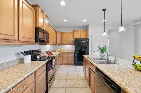 Kitchen - 14037 E Cariole St, Vail, AZ 85641 photo 6 of 8