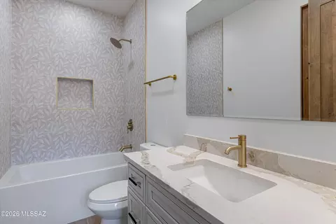 Bath - 5259 E Fort Lowell Rd, Tucson, AZ 85712 photo 3 of 7