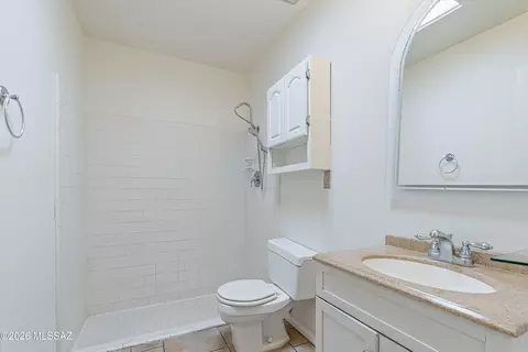 Bath - 660 E River Rd #J, Tucson, AZ 85704 photo 1 of 2
