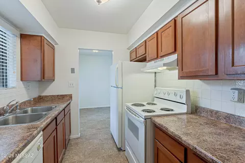 Kitchen - 660 E River Rd #J, Tucson, AZ 85704 photo 3 of 3