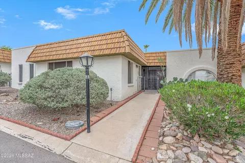 660 E River Rd #J, Tucson, AZ 85704