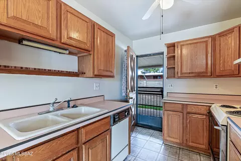 Kitchen - 5972 E Hampton St, Tucson, AZ 85712 photo 5 of 6