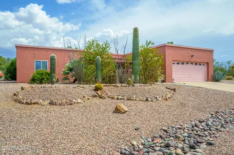 805 W Hermosa Pl, Green Valley, AZ 85614
