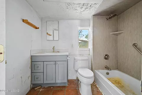 Bath - 6210 S Euclid Ave, Tucson, AZ 85706 photo 1 of 1