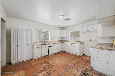 Kitchen - 6210 S Euclid Ave, Tucson, AZ 85706 photo 1 of 1
