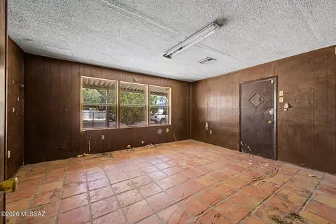 Living - 6210 S Euclid Ave, Tucson, AZ 85706 photo 3 of 4