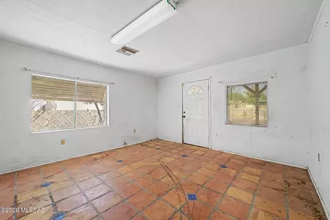 Living - 6210 S Euclid Ave, Tucson, AZ 85706 photo 1 of 4