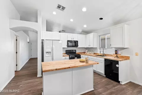 Kitchen - 8806 E Mountain Spring Dr, Tucson, AZ 85747 photo 2 of 3