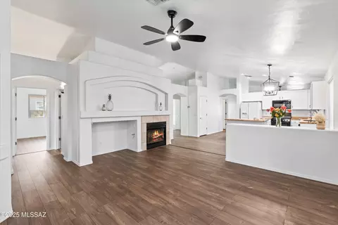 Living - 8806 E Mountain Spring Dr, Tucson, AZ 85747 photo 4 of 6