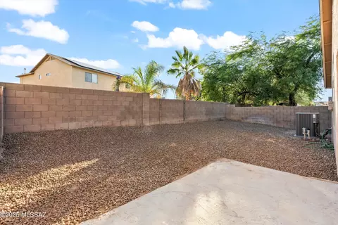 Exterior - 8806 E Mountain Spring Dr, Tucson, AZ 85747 photo 4 of 4