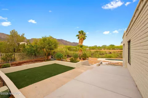 Exterior - 1331 E Thunderhead Cir, Tucson, AZ 85718 photo 6 of 8