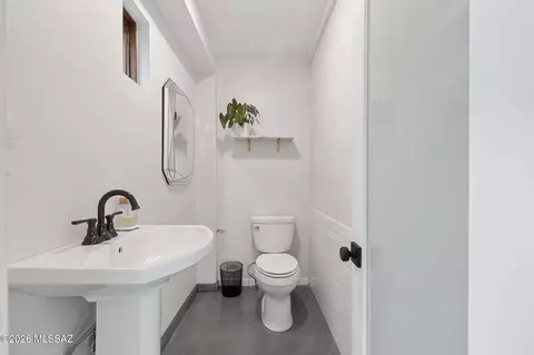 Bath - 1331 E Thunderhead Cir, Tucson, AZ 85718 photo 1 of 5