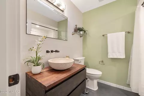 Bath - 1331 E Thunderhead Cir, Tucson, AZ 85718 photo 4 of 5