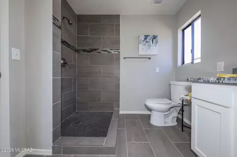 Bath - 5601 E 10th St, Tucson, AZ 85711 photo 4 of 8