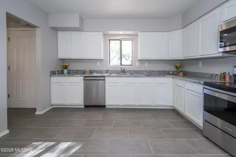 Kitchen - 5601 E 10th St, Tucson, AZ 85711 photo 4 of 6
