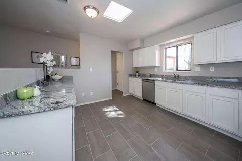 Kitchen - 5601 E 10th St, Tucson, AZ 85711 photo 2 of 6