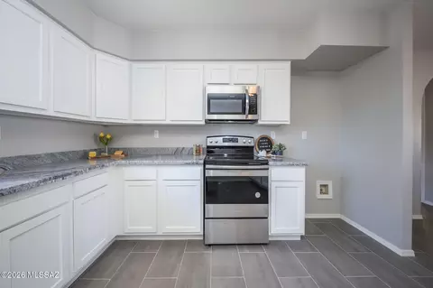 Kitchen - 5601 E 10th St, Tucson, AZ 85711 photo 3 of 6
