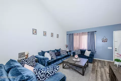 Living - 6385 E Boldin Dr, Tucson, AZ 85756 photo 2 of 4