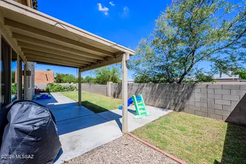 Exterior - 6385 E Boldin Dr, Tucson, AZ 85756 photo 4 of 9