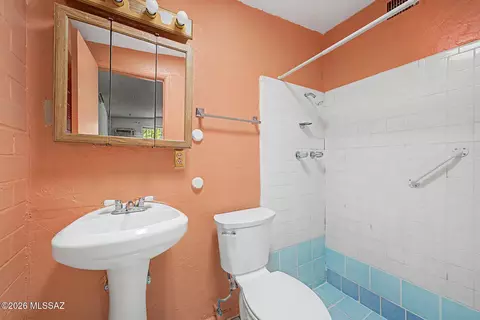 Bath - 1731 E Holladay St, Tucson, AZ 85706 photo 1 of 3