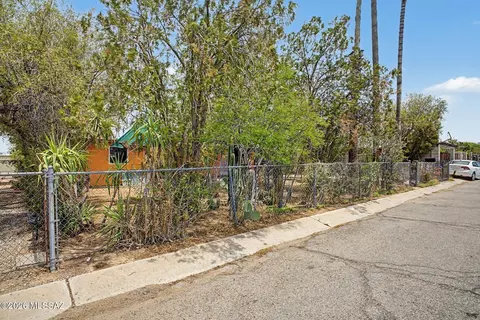 Exterior - 1731 E Holladay St, Tucson, AZ 85706 photo 2 of 10