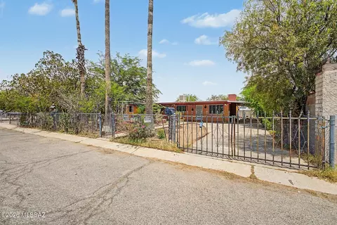 Exterior - 1731 E Holladay St, Tucson, AZ 85706 photo 3 of 10