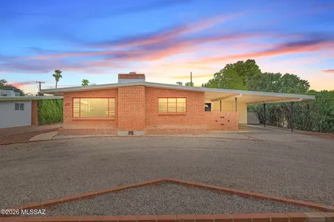 4402 E Blacklidge Dr, Tucson, AZ 85712