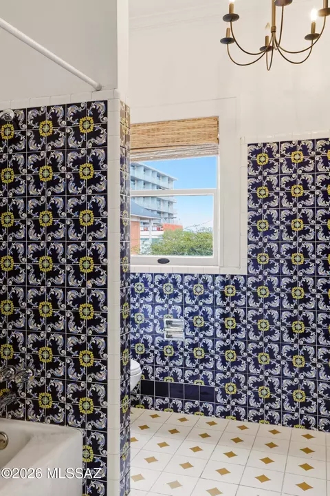 Bath - 175 E 12th St, Tucson, AZ 85701 photo 5 of 8