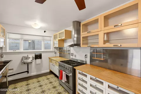 Kitchen - 175 E 12th St, Tucson, AZ 85701 photo 1 of 3