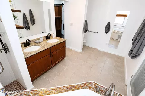 Bath - 4602 E Burns St, Tucson, AZ 85711 photo 8 of 9