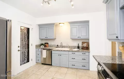 Kitchen - 4602 E Burns St, Tucson, AZ 85711 photo 4 of 5
