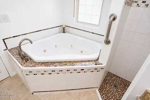 Bath - 4602 E Burns St, Tucson, AZ 85711 photo 7 of 9