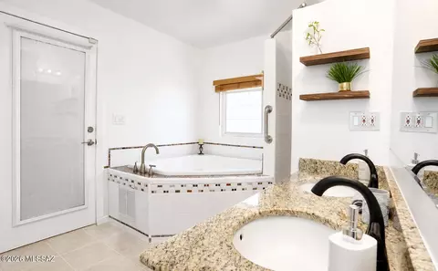 Bath - 4602 E Burns St, Tucson, AZ 85711 photo 6 of 9