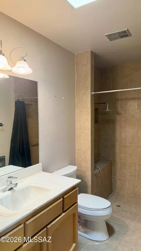 Bath - 4239 E Blanton Rd, Tucson, AZ 85712 photo 1 of 6