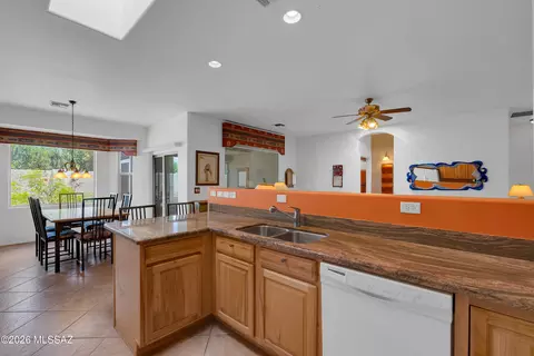 Kitchen - 7577 E Maritime Dr, Tucson, AZ 85756 photo 4 of 4