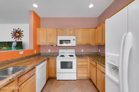 Kitchen - 7577 E Maritime Dr, Tucson, AZ 85756 photo 3 of 4
