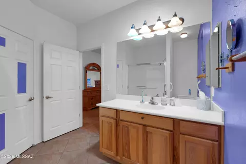 Bath - 7577 E Maritime Dr, Tucson, AZ 85756 photo 2 of 3