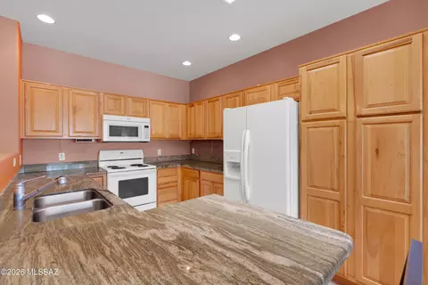 Kitchen - 7577 E Maritime Dr, Tucson, AZ 85756 photo 2 of 4