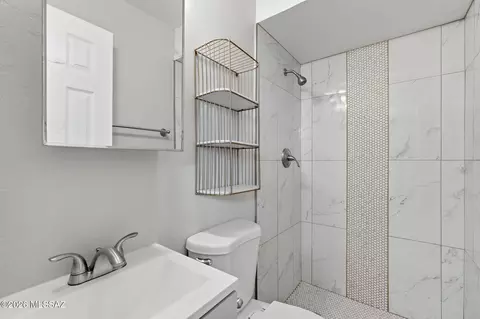 Bath - 6840 E 39th St, Tucson, AZ 85730 photo 1 of 2