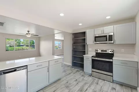 Kitchen - 6840 E 39th St, Tucson, AZ 85730 photo 2 of 5