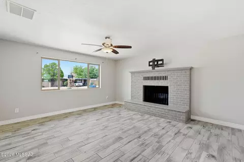 Living - 6840 E 39th St, Tucson, AZ 85730 photo 4 of 8