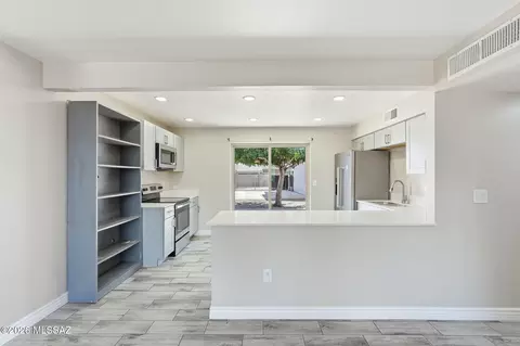 Kitchen - 6840 E 39th St, Tucson, AZ 85730 photo 5 of 5