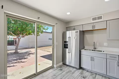 Kitchen - 6840 E 39th St, Tucson, AZ 85730 photo 4 of 5